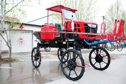 Self-Proplled Boom Sprayer